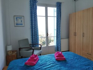 2 bedrooms, iron/ironing board, travel cot, free WiFi