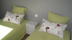 2 bedrooms, iron/ironing board, free WiFi, bed sheets
