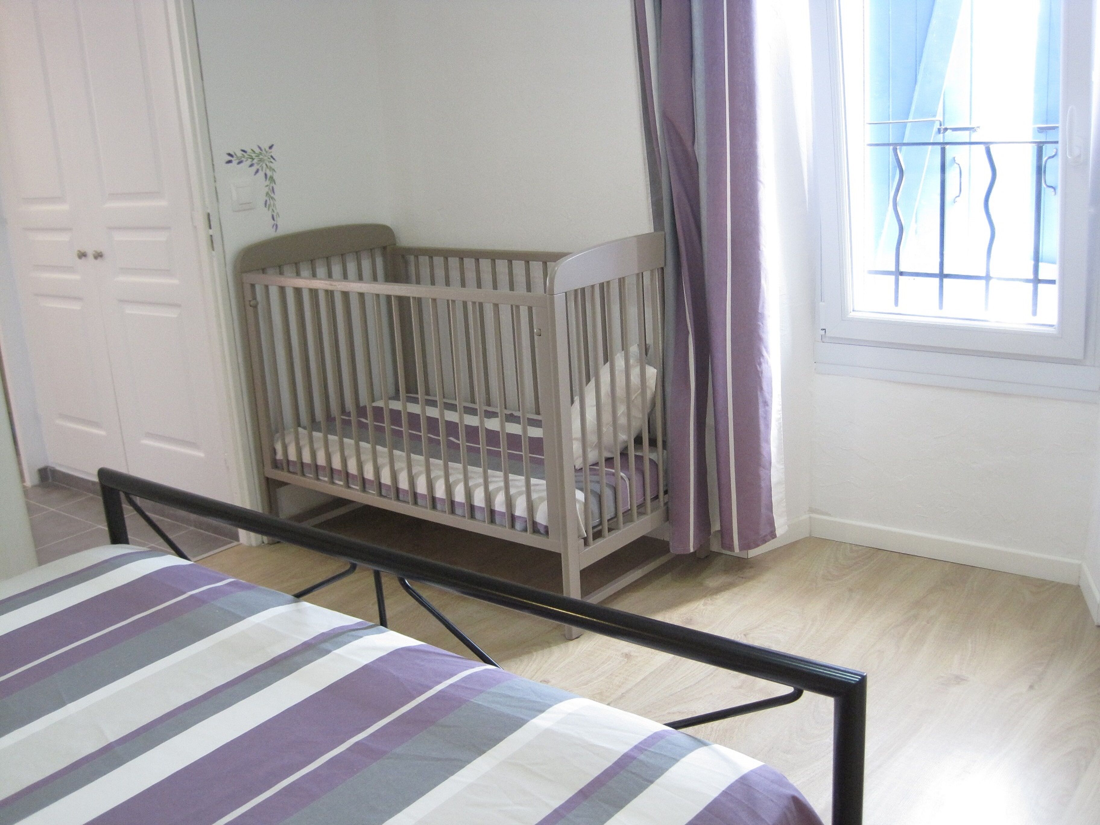 2 chambres, fer et planche à repasser, Wi-Fi gratuit, draps fournis