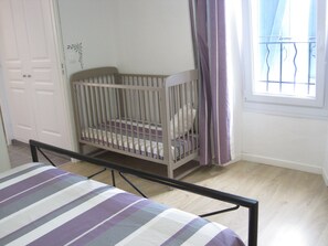 2 chambres, fer et planche Ă repasser, Wi-Fi gratuit, draps fournis