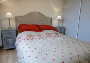 2 chambres, fer et planche à repasser, accessible en fauteuil roulant