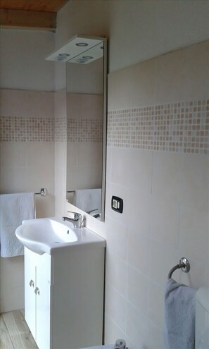 Hair dryer, towels