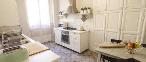 Fridge, microwave, oven, stovetop