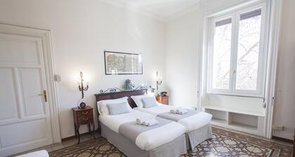 ** FAMILY APARTMENT IN TRASTEVERE ** 220sqm -6 bedrooms in the center of ROME!!!