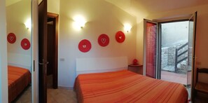 2 sovrum och strykjärn/strykbräda