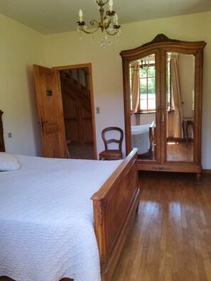 6 bedrooms, iron/ironing board, bed sheets, wheelchair access - mansion - Fournels (Fournels)