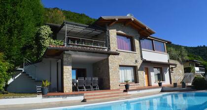 Villa with Pool & Panoramic Lake View