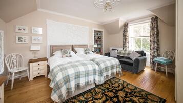 3 bedrooms, desk, iron/ironing board, free WiFi