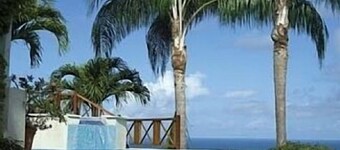 Très spacieux, privé, retraite Plan ouvert. Piscine et une vue imprenable sur la côte ouest