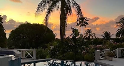 Very Spacious, Private, Open Plan Retreat. Pool And Stunning Views Of West Coast