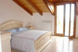 3 chambres, fer et planche à repasser, Wi-Fi, draps fournis