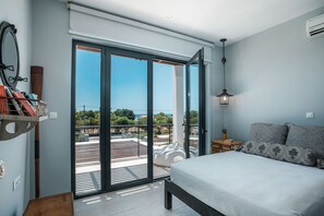 3 bedrooms, desk, soundproofing, iron/ironing board