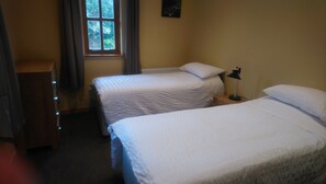 3 chambres, fer et planche à repasser, accès au Wi-Fi (inclus)