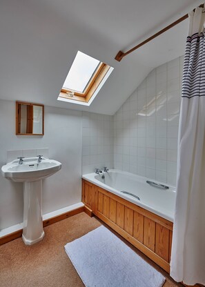Ensemble douche/baignoire, sèche-cheveux, serviettes fournies, savon