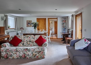 Smart TV, fireplace, DVD player, books