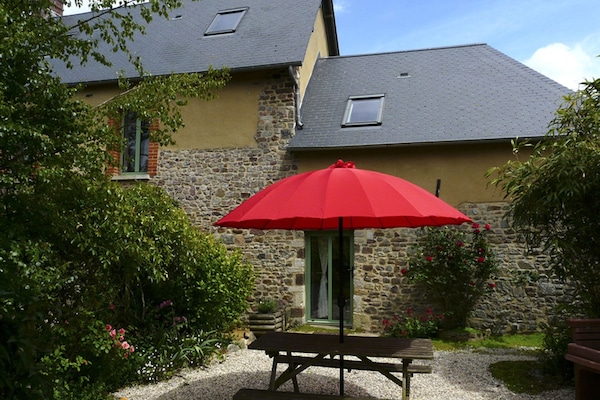 Le gîte vu de sa cour privée