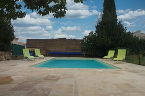 Alberca al aire libre y alberca climatizada