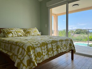 5 bedrooms, desk, iron/ironing board, travel crib