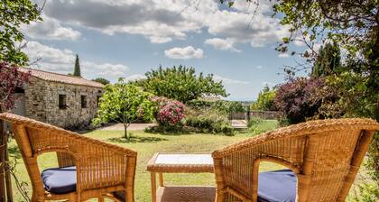 Villa de 4 chambres avec piscine, prĂšs de la ville historique d'UzĂšs, sud de la France