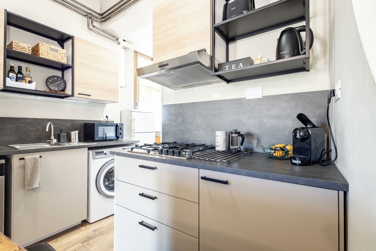 Refrigerador, microondas, parrilla de estufa y lavavajillas 