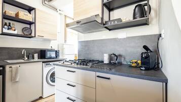 Fridge, microwave, stovetop, dishwasher