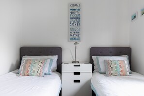 3 slaapkamers, een strijkplank/strijkijzer, reisbedje, gratis wifi