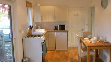 KylskÄp, mikrovÄgsugn, ugn och spishÀll