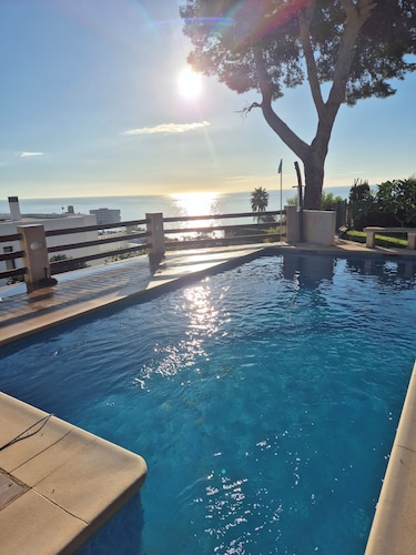 Beautiful location and stunning views. Villa feeling but at apartment prices!