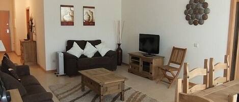 Tv, dvd-spelare och en stereo