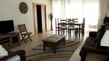 TV, DVD player, aparelho de som