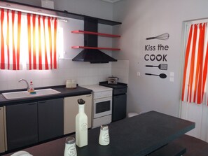 Fridge, microwave, oven, stovetop - Villa Georgia - Vasilikos, Zakynthos (Zakynthos)
