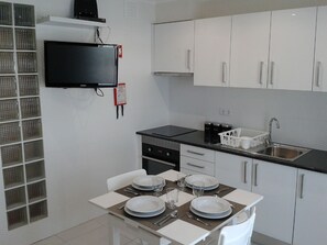 Fridge, microwave, oven, stovetop - Bay View in Old Town Albufeira (Albufeira)