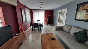 Smart TV, DVD player, books - Excellent house facing the sea in urbanization with community pool (Almuñécar)