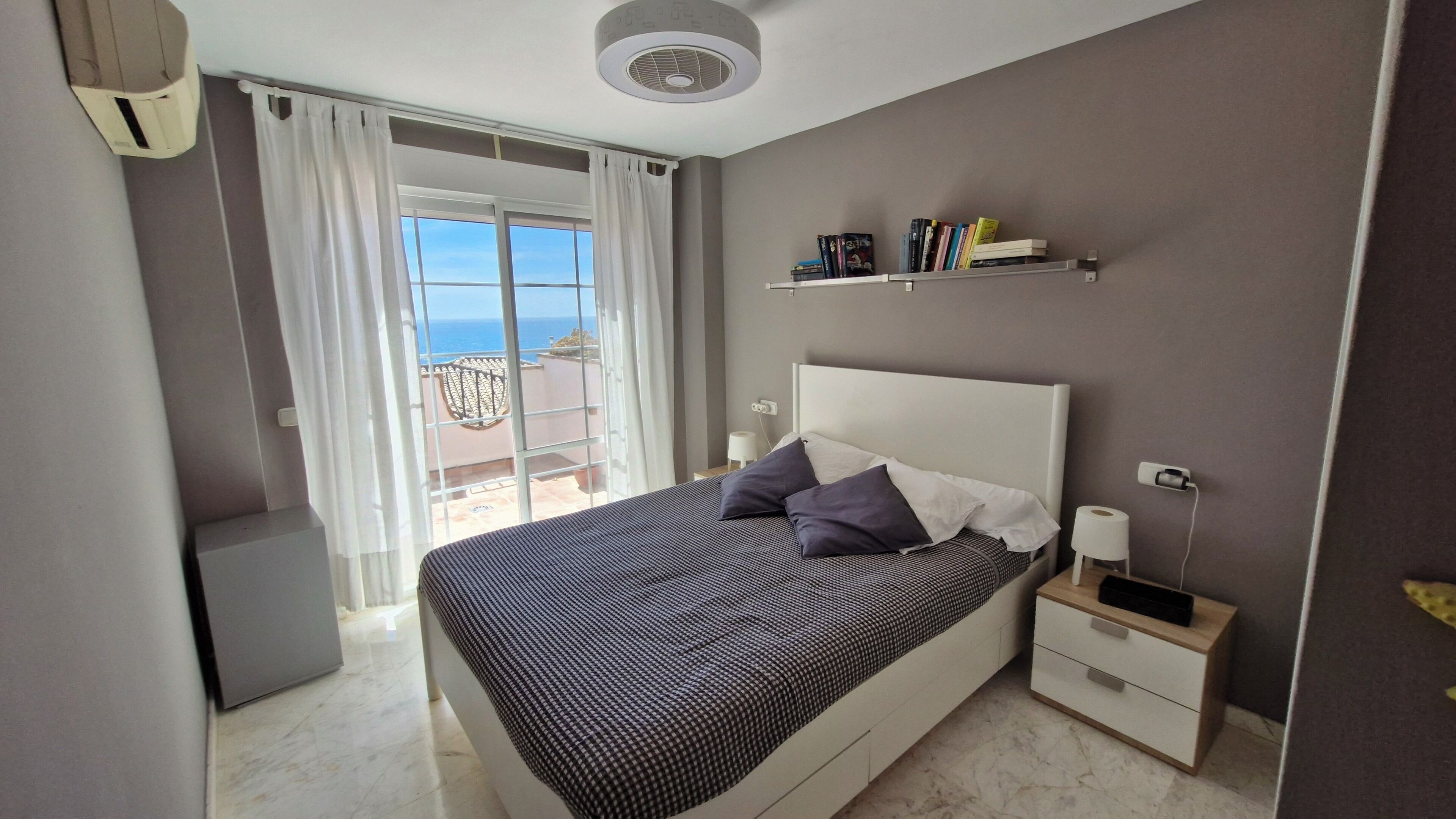 4 quartos, cofres nos quartos, ferros/tábuas de passar roupa