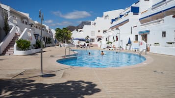 Lämmitetty uima-allas