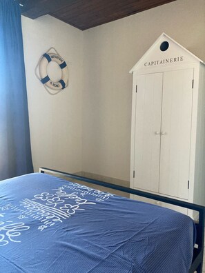 3 chambres, fer et planche à repasser, Wi-Fi, draps fournis