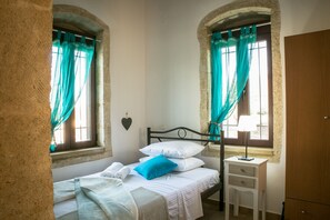 3 habitaciones, caja de seguridad en la habitación y escritorio 