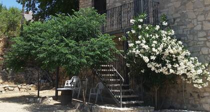 RUSTIC TOWER. PETIT SALLITTU. Vuokrata yläkerros