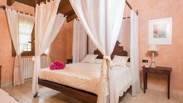 3 間睡房、房內夾萬、熨斗/熨衫板、可攜式嬰兒床