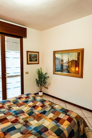 3 bedrooms, iron/ironing board, WiFi, bed sheets - CLIVO LAKE ISEO APARTMENT (Solto Collina)