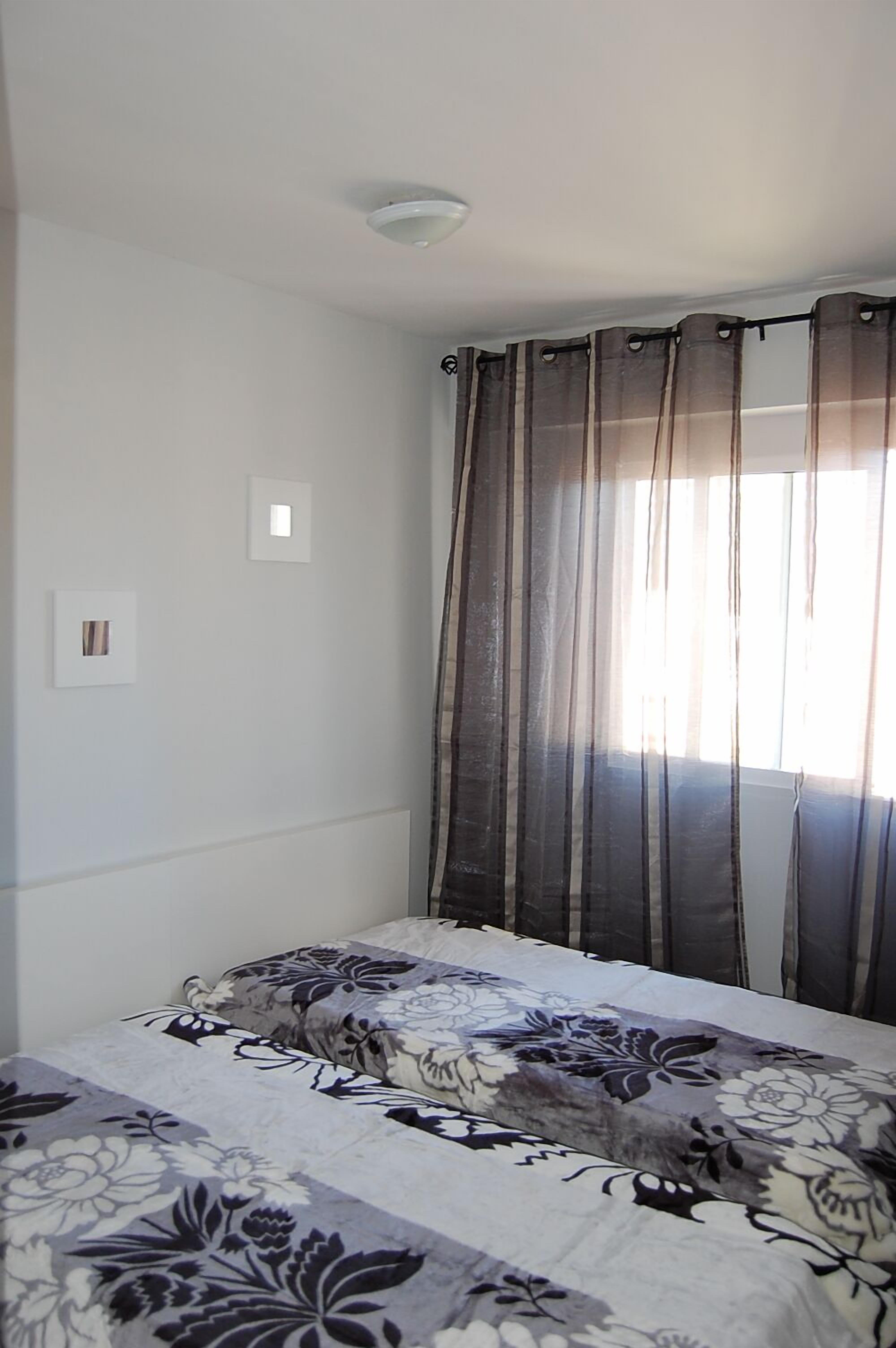 1 chambre, fer et planche à repasser, Wi-Fi gratuit, draps fournis