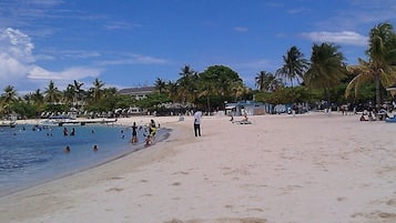 Beach nearby, sun-loungers, beach towels