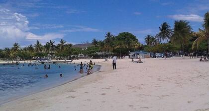 Cosy & Stylish Studio at Turtle Beach Towers - Pool, Beach & Town Nearby