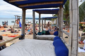 Property grounds - Comfy bedrooms minutes away from beach, free WIFI, spa hut, BBQ,24-hour security (Ocho Rios)