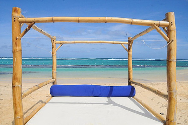 Playa en los alrededores y toallas de playa