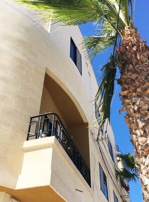 Exterior detail - Very spacious and well-lit corner 3 bedroom apartment in Marsaxlokk, sleeps 6 (Marsaxlokk)