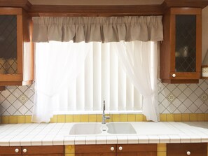 Ensemble douche/baignoire, sĂšche-cheveux, serviettes fournies