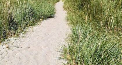 Englanti maalaistalo ja puutarha meren rannalla, Perranporth, Cornwall