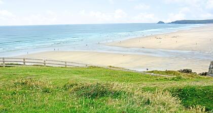 Maison de campagne anglaise et jardin au bord de la mer Ă Perranporth, Cornwall