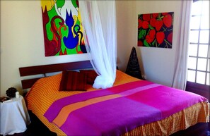 1 bedroom, iron/ironing board, free WiFi, bed sheets - PRIVATE POOL!! Sunset Cottage. With Stunning Views of the Chateau and the Valley (Rouffignac)